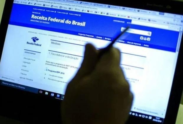 Trabalhador que ganha 1,5 salário mínimo poderá pagar IRPF em 2023