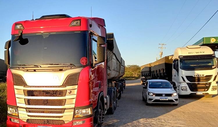 SEFAZ-PB apreende cargas com farinha de trigo, feijão, carne bovina congelada com irregularidades em Monteiro