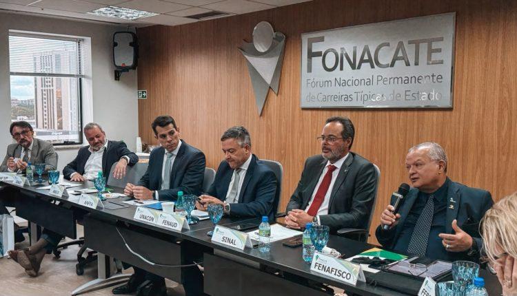 Fenafisco participa de reunião do Fonacate para discutir cenário político